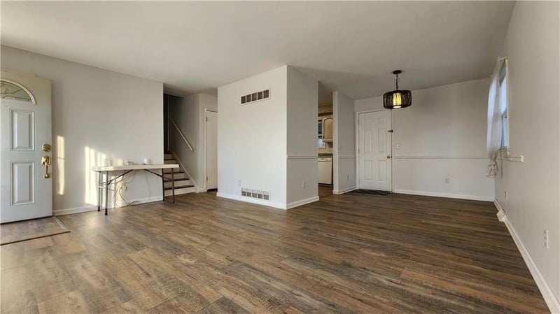 1204 65th Ter, Kansas City, MO 64118