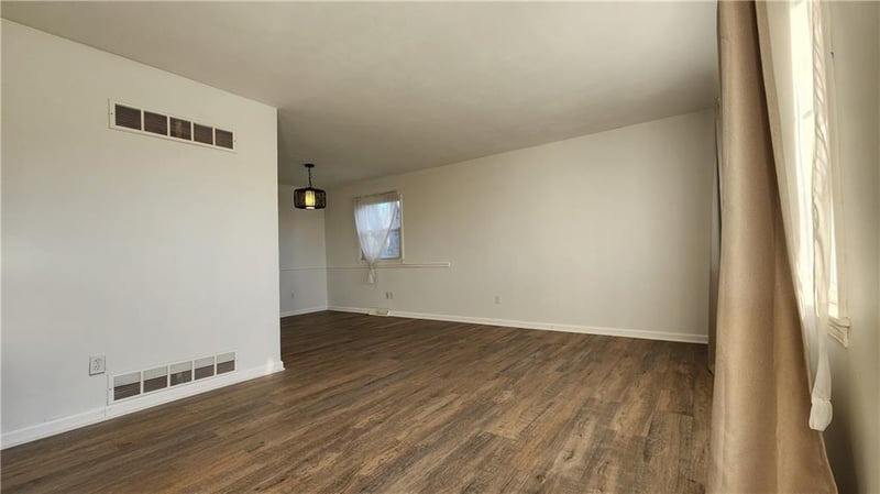 1204 65th Ter, Kansas City, MO 64118