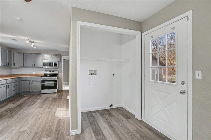 3636 Antioch Rd, Kansas City, MO 64117