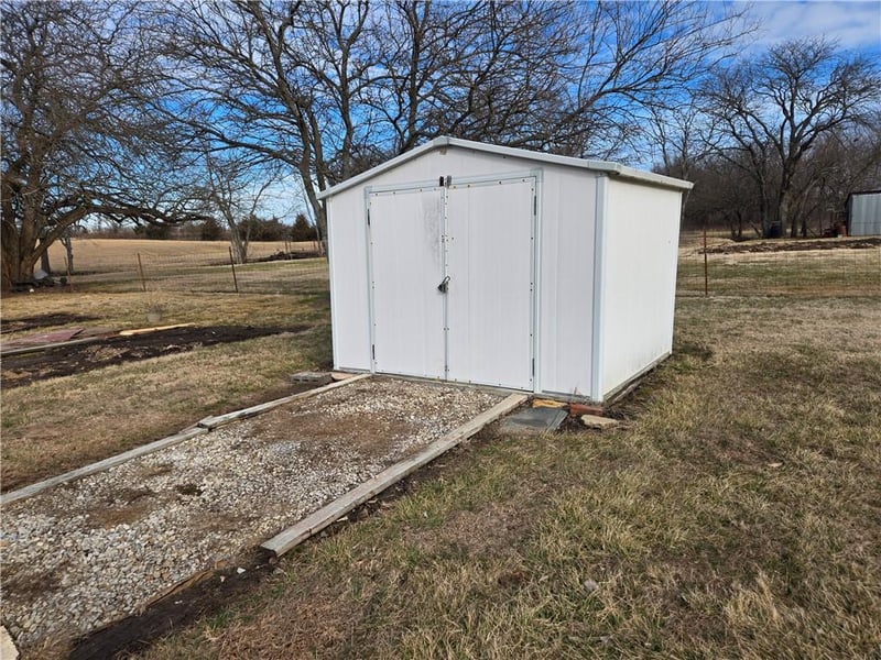 32188 Osawatomie Rd, Paola, KS 66071