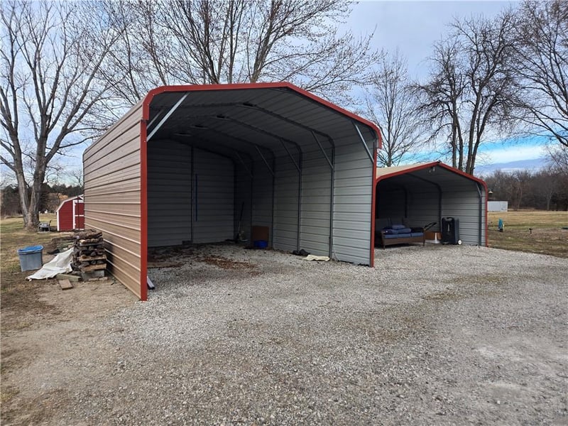 32188 Osawatomie Rd, Paola, KS 66071