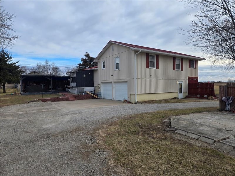 32188 Osawatomie Rd, Paola, KS 66071