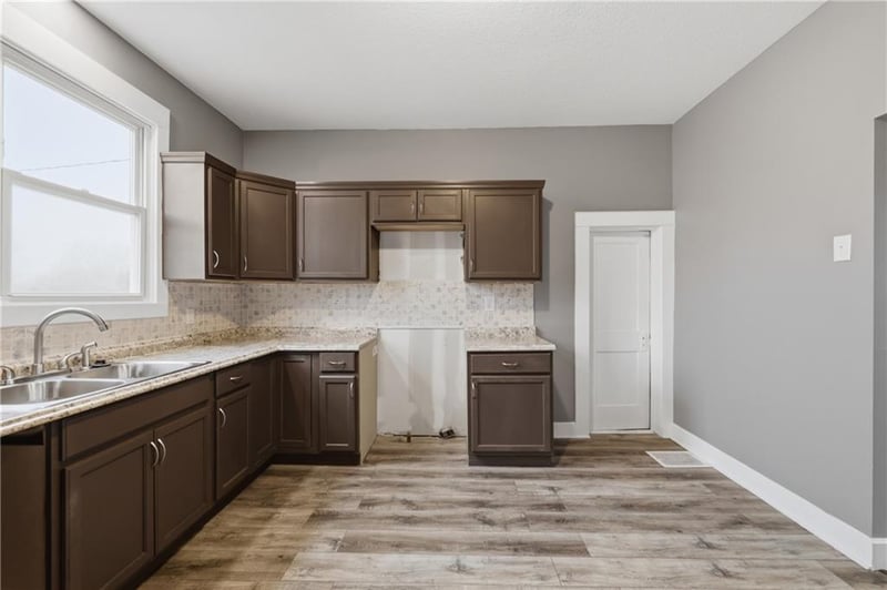 2113 Jefferson St, Lexington, MO 64067