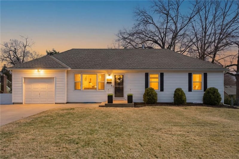 9237 Hemlock St, Overland Park, KS 66212