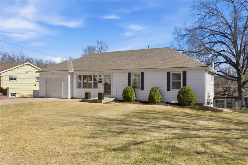 9237 Hemlock St, Overland Park, KS 66212