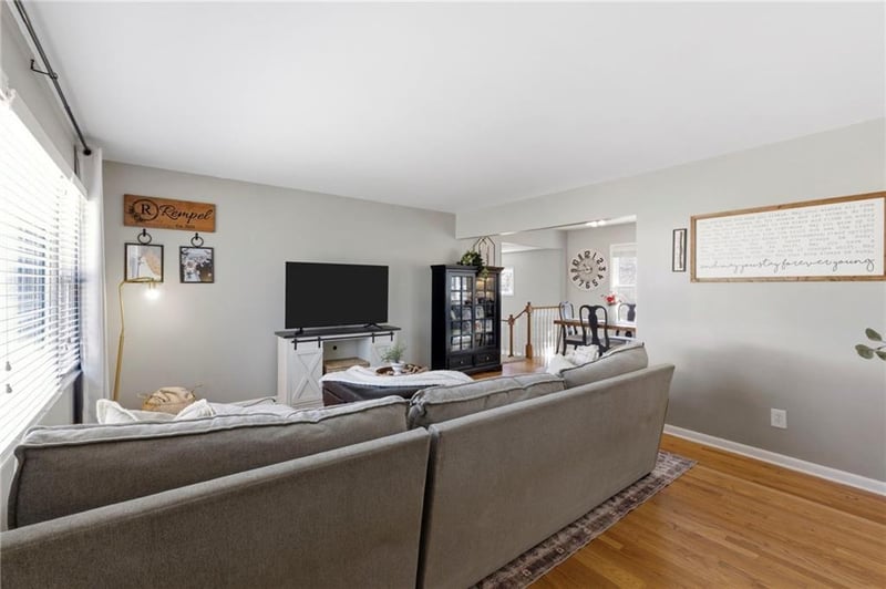 9237 Hemlock St, Overland Park, KS 66212