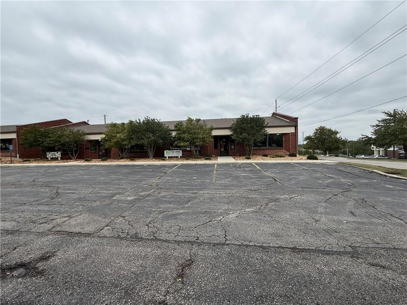 1982-1984 NW Copper Oaks Cir, Blue Springs, MO 64015