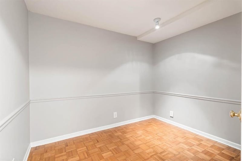 10712 Glenwood St #B, Overland Park, KS 66211