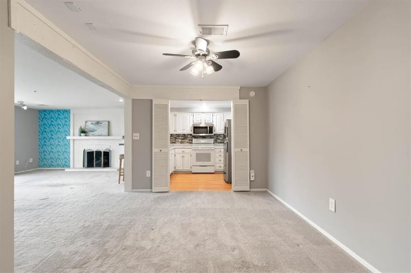 10712 Glenwood St #B, Overland Park, KS 66211