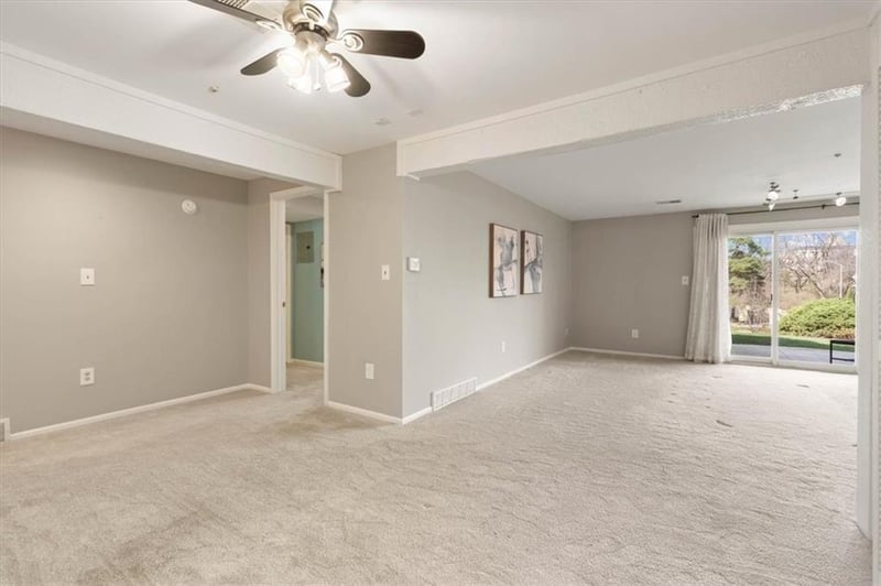 10712 Glenwood St #B, Overland Park, KS 66211