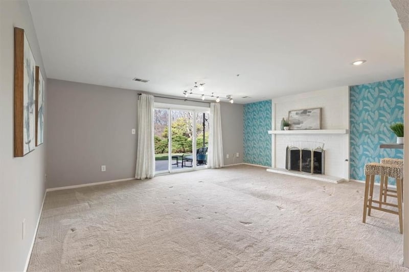 10712 Glenwood St #B, Overland Park, KS 66211