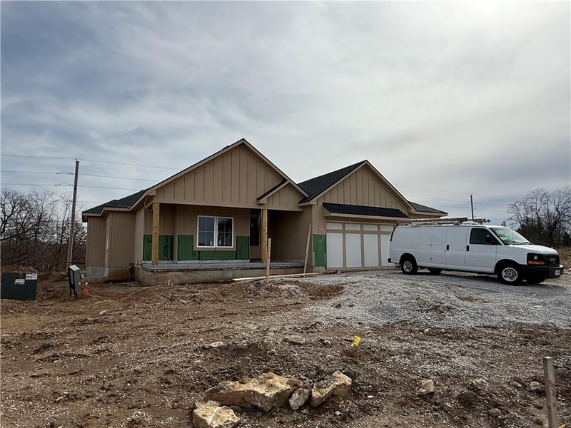 1809 Cherrybark Ct, Lee's Summit, MO 64086