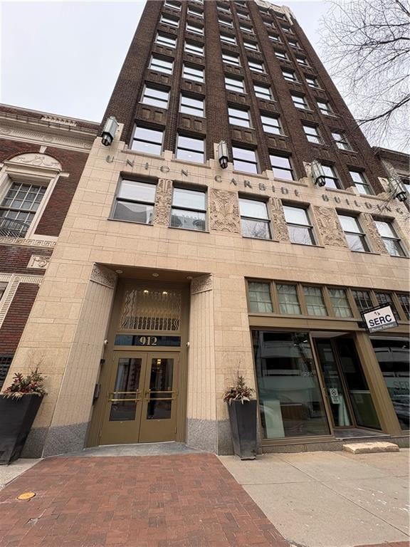 912 Baltimore Ave #902, Kansas City, MO 64105