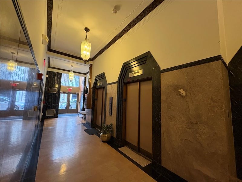 912 Baltimore Ave #902, Kansas City, MO 64105