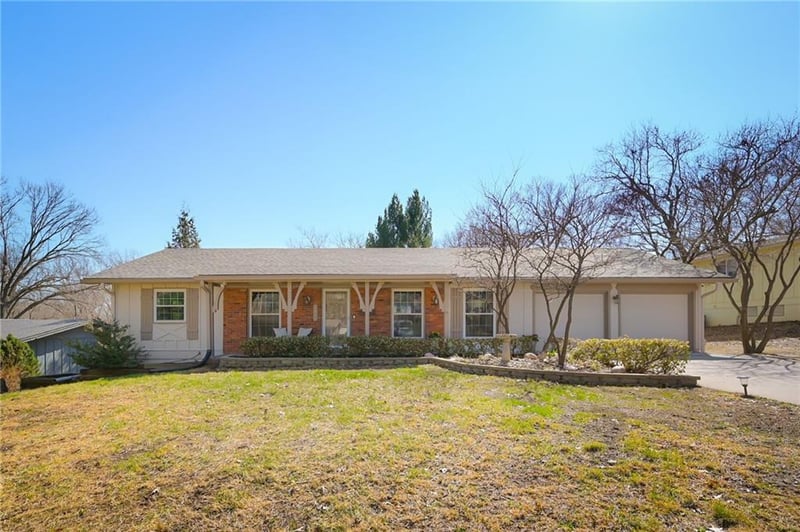 5831 87th Ter, Overland Park, KS 66207