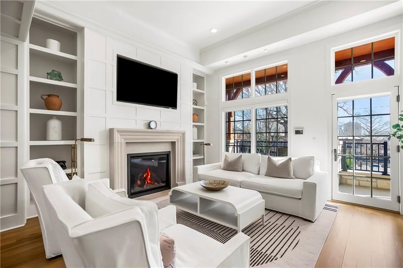 4522 Summit St #B, Kansas City, MO 64111