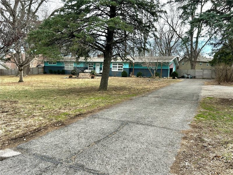 9935 85th St, Overland Park, KS 66212