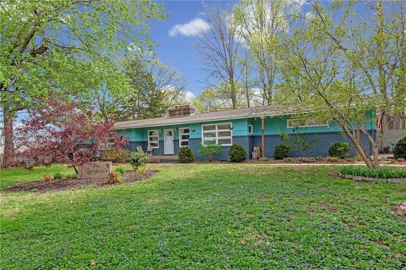 9935 85th St, Overland Park, KS 66212