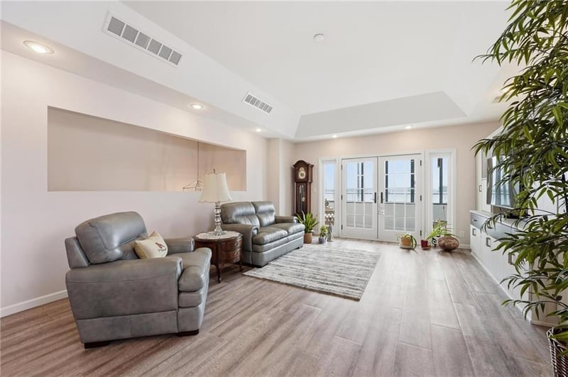 808 10th St, Kansas City, MO 64106