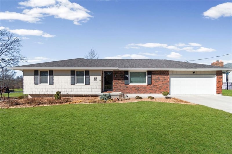 610 W 13th St Ter, Carrollton, MO 64633