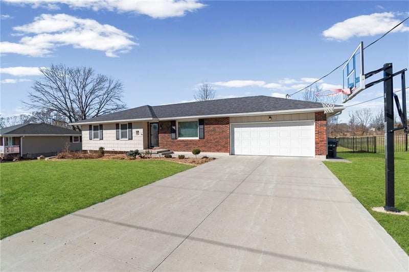 610 W 13th St Ter, Carrollton, MO 64633