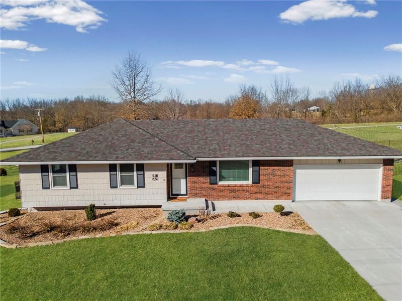 610 W 13th St Ter, Carrollton, MO 64633