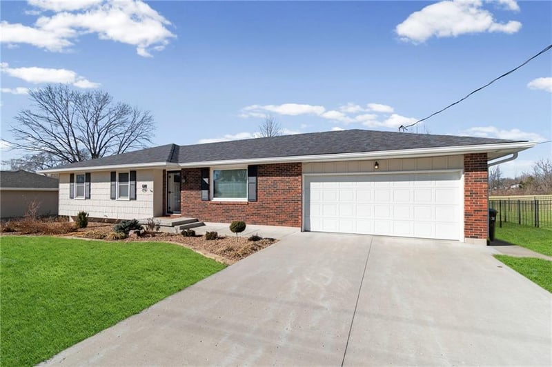 610 W 13th St Ter, Carrollton, MO 64633