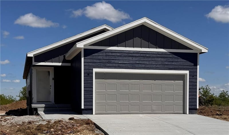 804 Glenn Cir, Raymore, MO 64083
