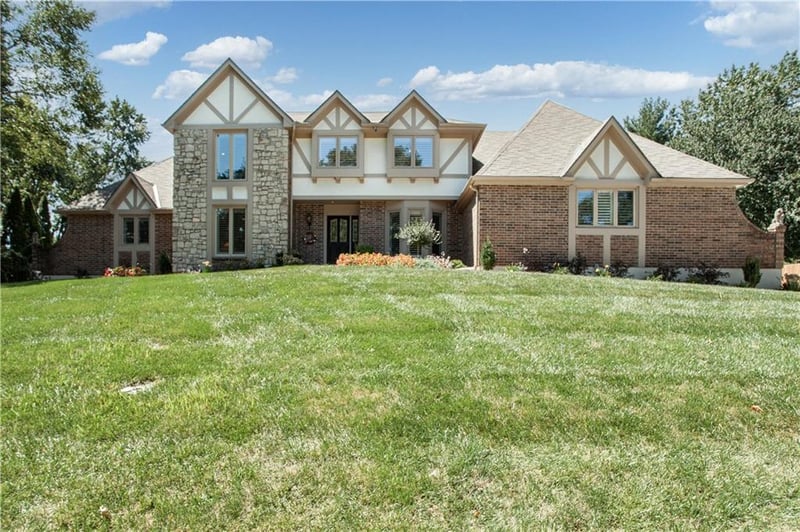 1303 Hawk Creek Dr, Blue Springs, MO 64015