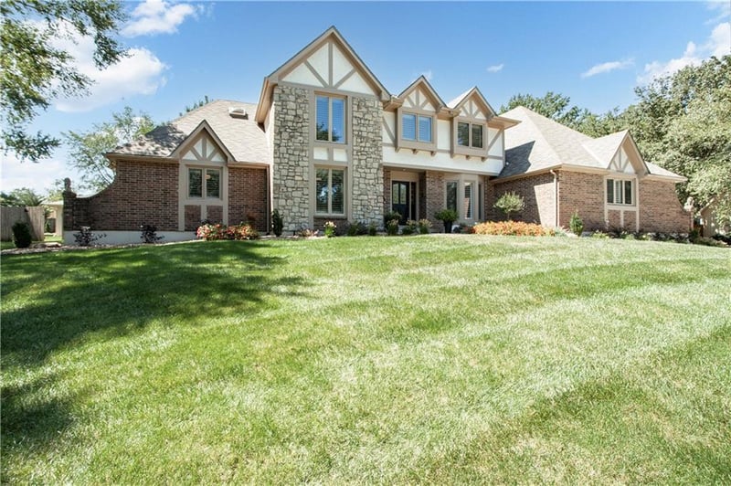 1303 Hawk Creek Dr, Blue Springs, MO 64015