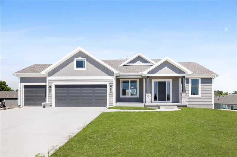20731 Emerald St, Spring Hill, KS 66083