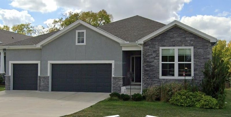 1173 Whitby Dr, Lee's Summit, MO 64083