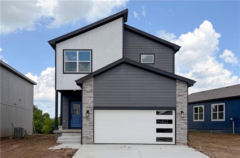 806 Glenn Cir, Raymore, MO 64083