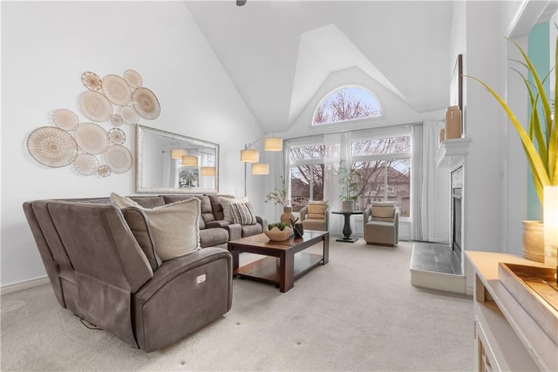 313 Bridlewood Ct, Lee's Summit, MO 64081