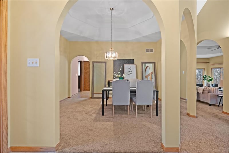 28605 114th St, Lee's Summit, MO 64086