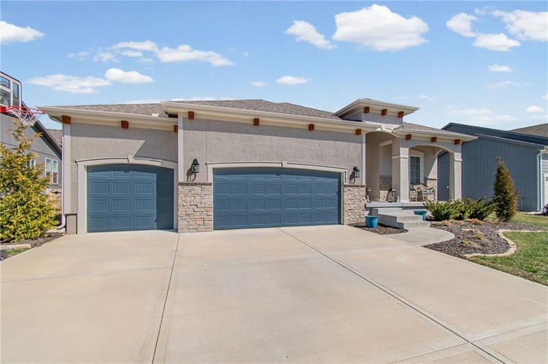 9208 110th Ter, Kansas City, MO 64157