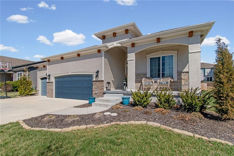 9208 110th Ter, Kansas City, MO 64157