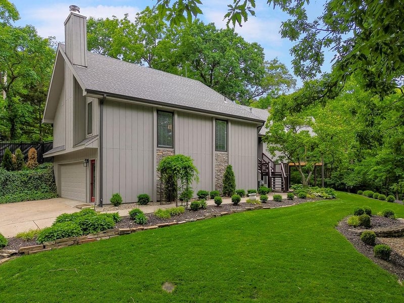 196 Glenview St, Lake Quivira, KS 66217