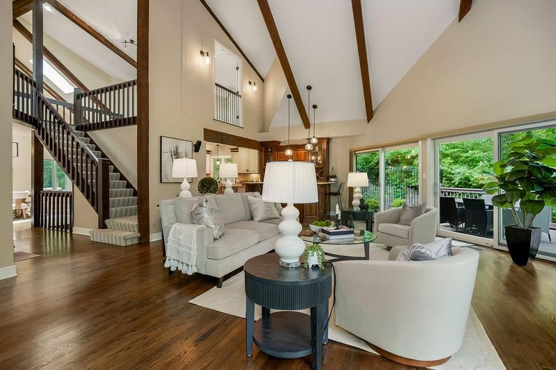 196 Glenview St, Lake Quivira, KS 66217