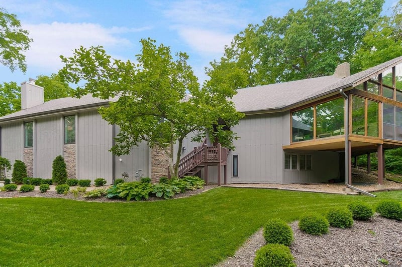 196 Glenview St, Lake Quivira, KS 66217