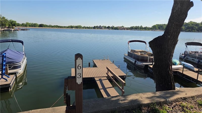 196 Glenview St, Lake Quivira, KS 66217