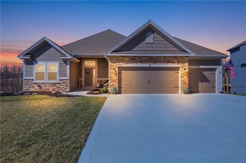 10212 N Corrington Ave, Kansas City, MO 64156