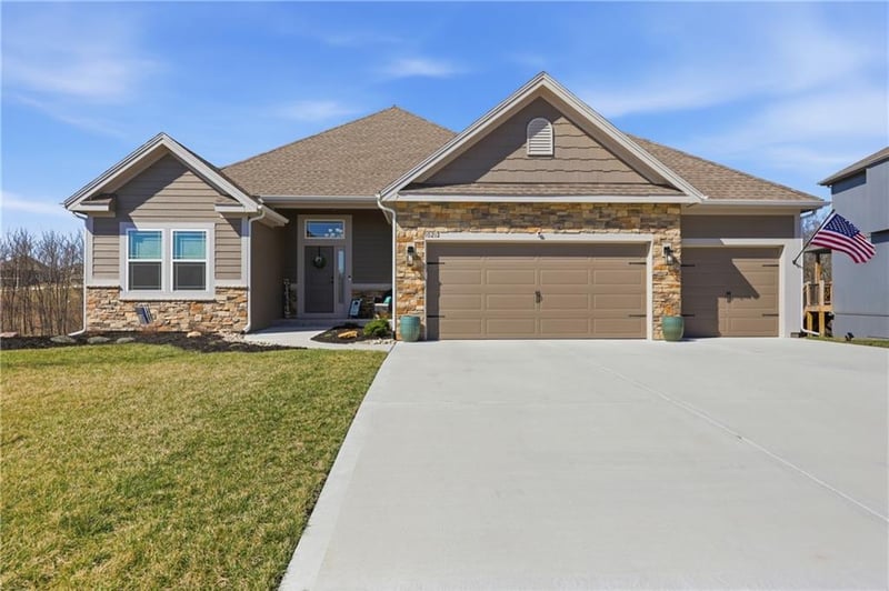 10212 N Corrington Ave, Kansas City, MO 64156
