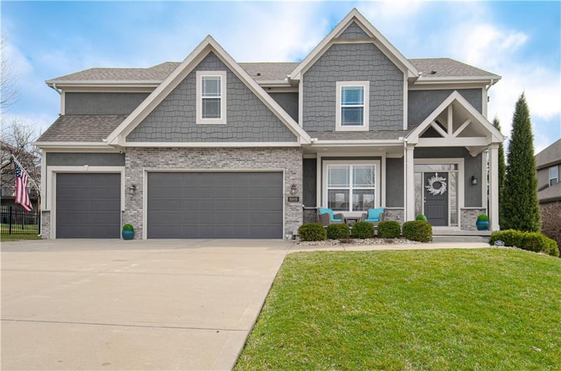 8909 95th Ct, Kansas City, MO 64157