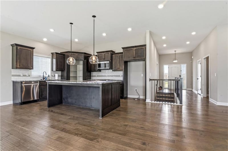 1829 Riley Dr, Lee's Summit, MO 64086