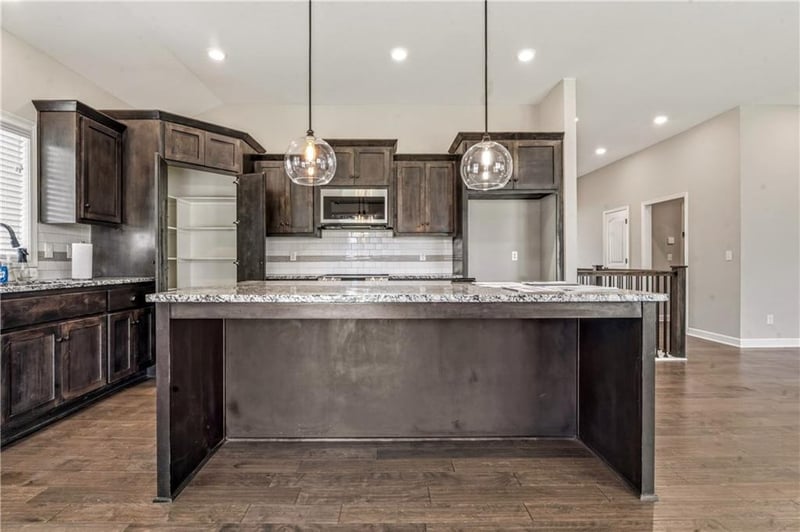 1829 Riley Dr, Lee's Summit, MO 64086