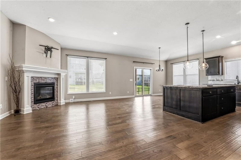 1829 Riley Dr, Lee's Summit, MO 64086