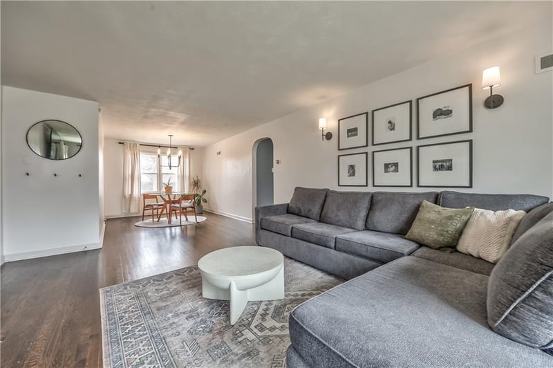 301 82nd St, Kansas City, MO 64118