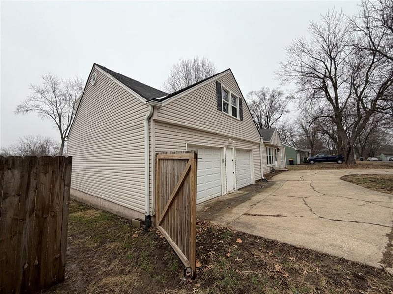 5805 Ridgeway Ave, Kansas City, MO 64133