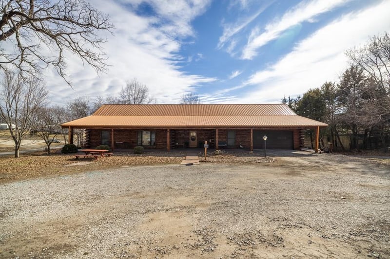 220 N Elm St, Stanberry, MO 64489